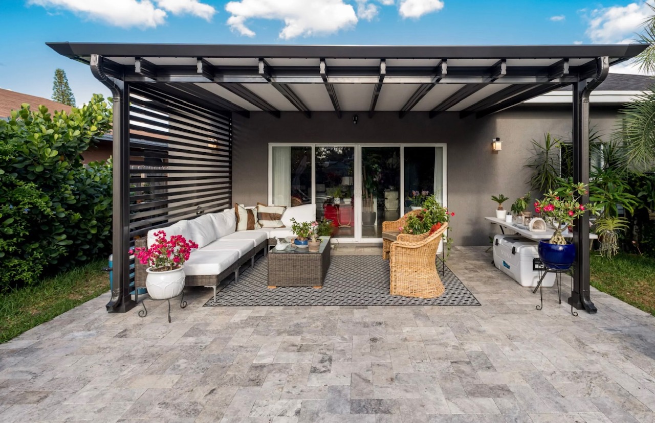 Aluminium pergola with outdoor seating Austin TX